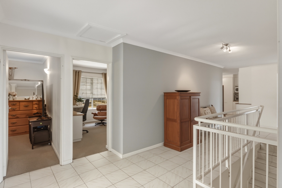 6 Bedroom Property for Sale in La Concorde Western Cape